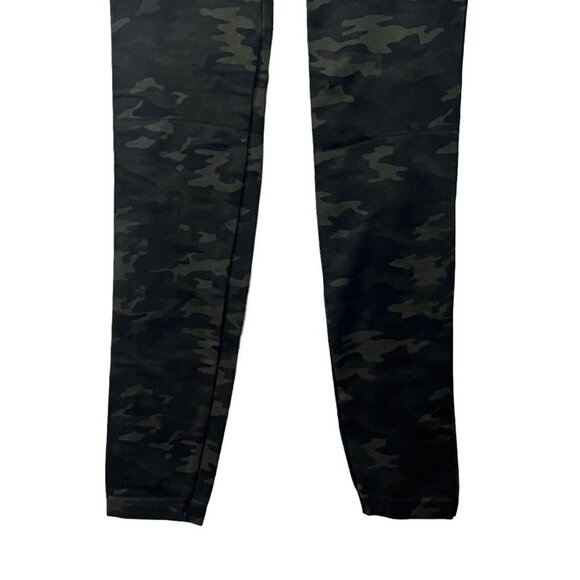 Spanx Look At Me Now Seamless Leggings Green Camo Size L Tummy Control - Picture 7 of 12